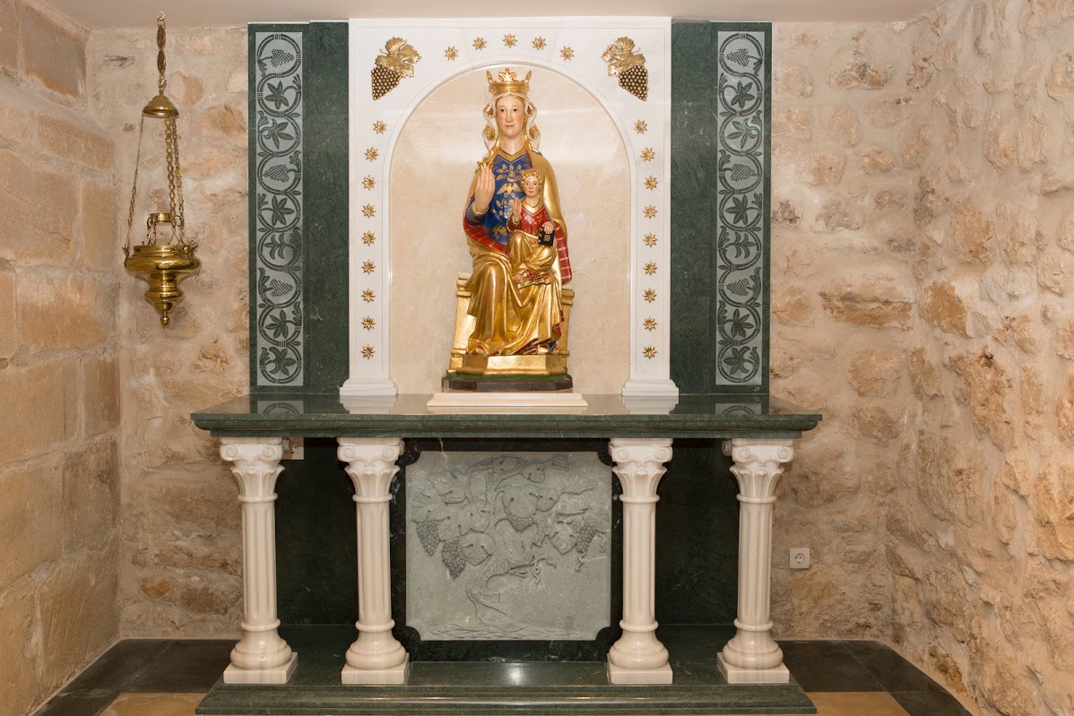 virgen capilla subterránea